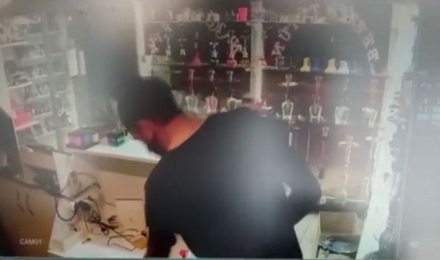 Müşteri gibi girdiği iş yerinden saniyeler içinde paraları çalan şüpheli yakalandı