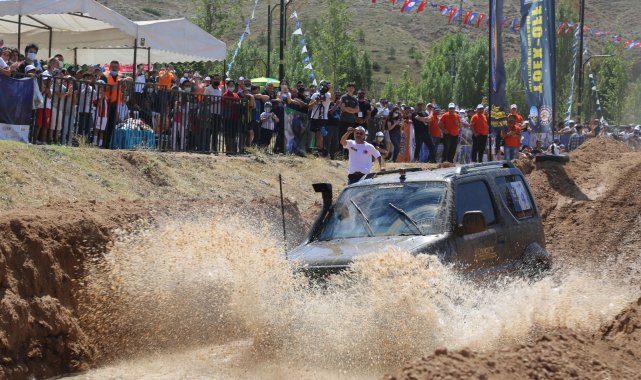 Off Road yarışları nefesleri kesti
