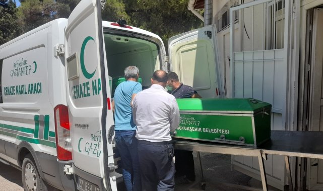 Oğlunun karıştığı kavgayı ayırmaya çalışırken öldürülen baba defnedildi