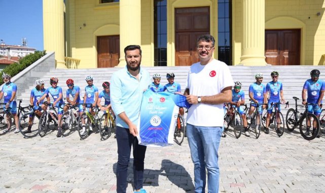 Ömer Halisdemir 5. Ulusal Bisiklet Turu&#039;na katılan sporcular Kütahya&#039;da