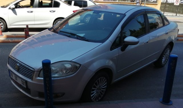 Otomobilin el frenini çekmeyi unuttu, faciadan döndüldü