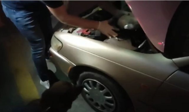 Otomobilin motor bölümünden esrar çıktı