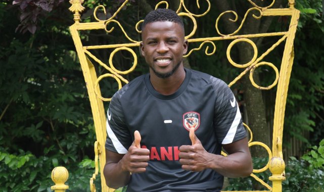 Papy Djilobodji: "Santrfor bile oynarım"
