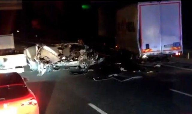 Parçalanan minibüsten sağ çıktı