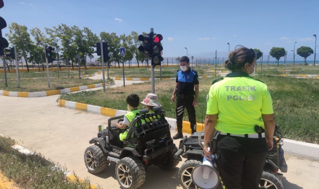 Polisten kreş ve bakımevinde kalan miniklere trafik kuralları