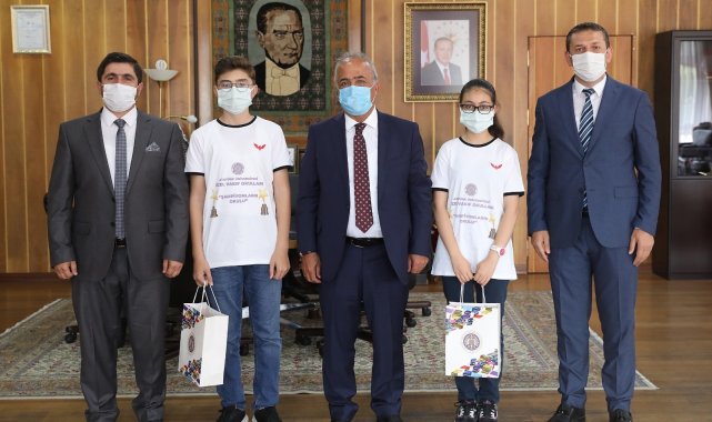 Rektör Çomaklı, LGS'de derece elde eden öğrencileri misafir etti