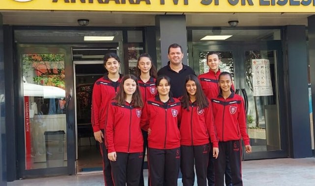 Salihli Kudret Demir Ortaokulu, Voleybol Lisesine 7 öğrenci gönderdi