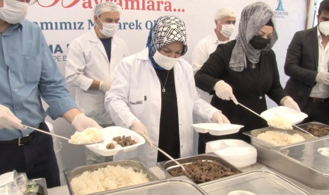 Sancaktepe'de kurban kesim alanında kavurma ziyafeti