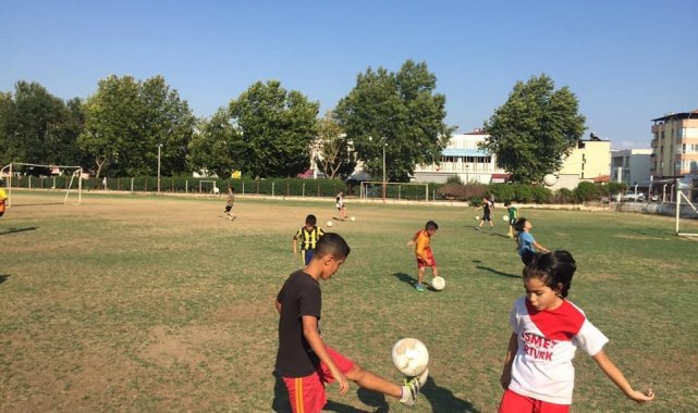 Sarıgöl&#039;de yaz voleybol ve futbol kursları açıldı