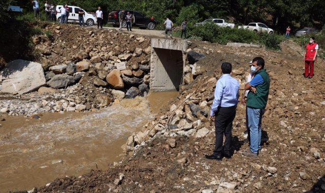 Selde çöken bölgelere geçici yollar yapıldı