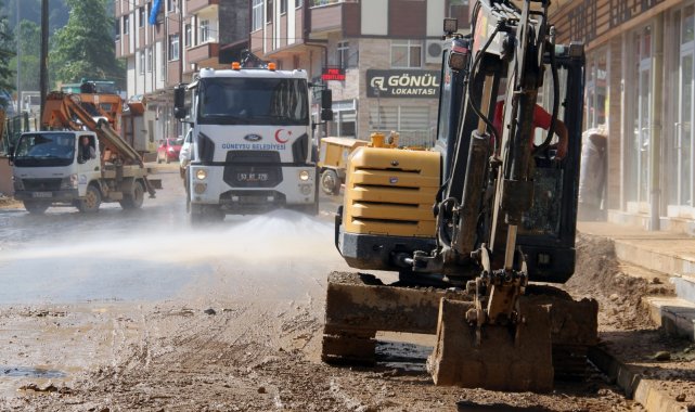 Selin vurduğu Güneysu&#039;da temizlik çalışmaları devam ediyor