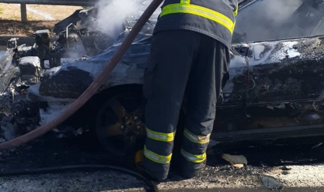 Seyir halindeyken yanan araç küle döndü