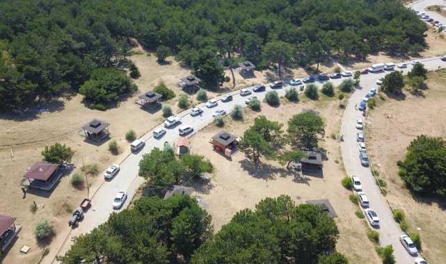 Sıcaktan bunalan Manisa ve İzmirliler Spil&#039;e akın etti