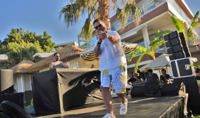 Sinan söyledi, eşi Burcu oynadı