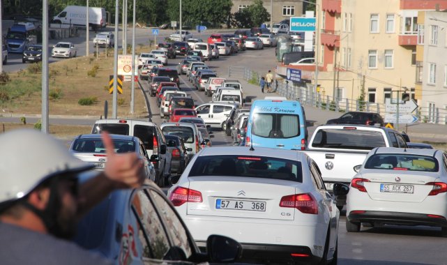 Sinop'ta 3 kilometrelik araç kuyruğu