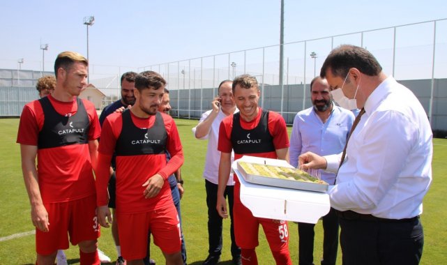 Sivas Valisi&#039;nden, Sivasspor&#039;a UEFA maçı öncesi baklava dopingi