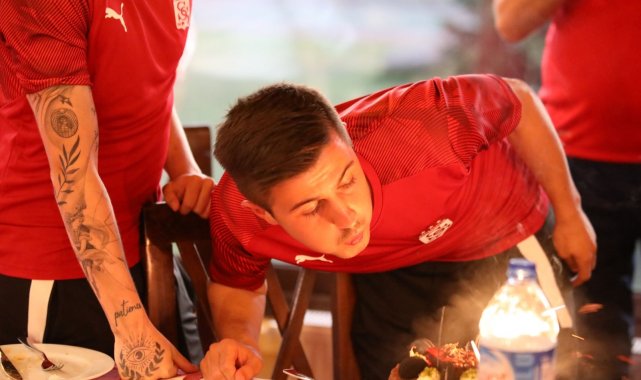 Sivasspor&#039;da Armin Djerlek&#039;e sürpriz doğum günü