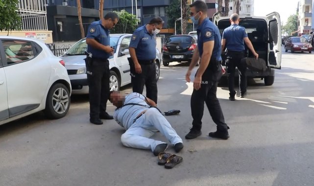 Sokakta ihtiyaç giderirken yakalandı, kelepçelenince kemanının derdine düştü