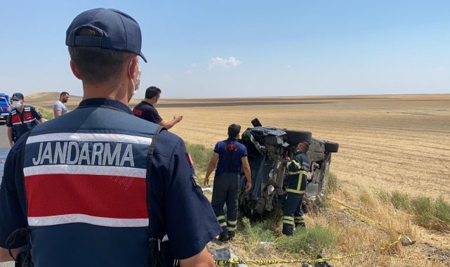 Takla atarak hurdaya dönen otomobilde 2 ölü, 4 yaralı