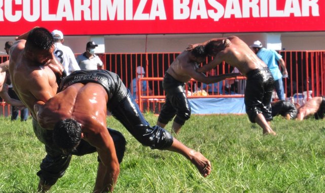 Tarihi Kırkpınar Yağlı Güreşleri&#039;nin ikinci günü başladı