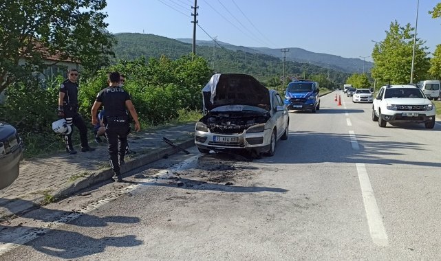 Tatilden dönen gençlerin arabası alev aldı