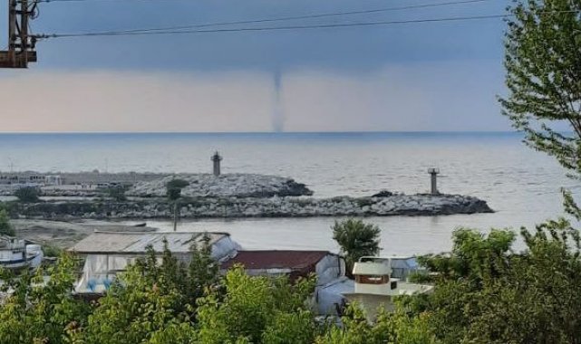 Tekkeönü sahilinde hortum oluştu