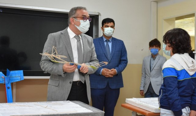 Telefi eğitimine katılan öğrenciler