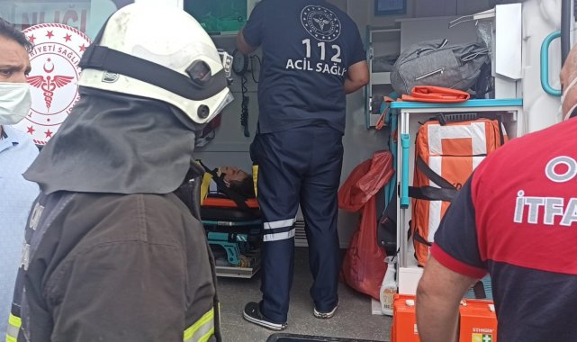 Tırın altında kalmaktan babaları kurtardı