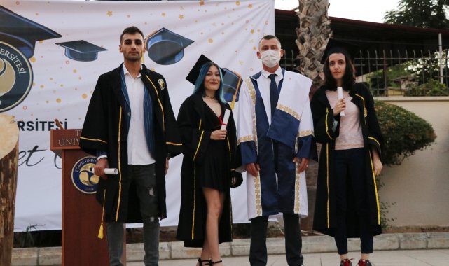 Toros Üniversitesinde mezuniyet heyecanı