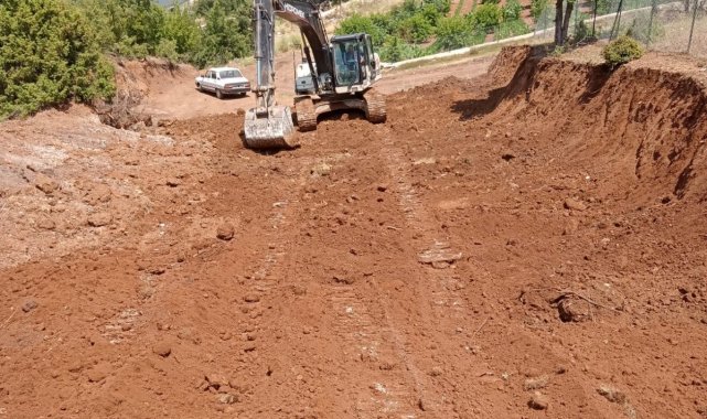 Toroslar'ın yaylalarında yol yenileme ve çevre düzenleme çalışmaları sürüyor