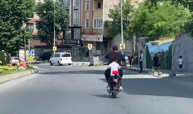 Trafikte baba ve kızın tehlikeli yolcuğu kamerada