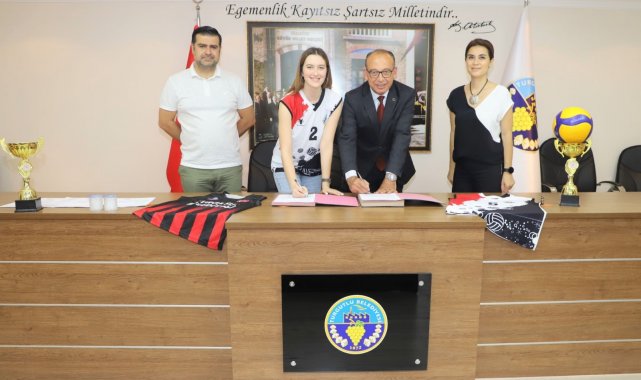 Turgutlu Belediyespor Sude Özel&#039;i renklerine bağladı