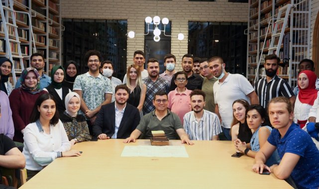 Tütüncü'den 'kütüphane sohbetleri'