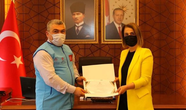 Vali Becel, Diyanet Vakfına kurban bağışında bulundu