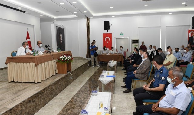 Vali Su, Silifke'de muhtarlarla bir araya geldi