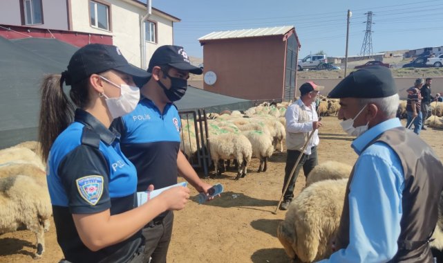 Van polisinden sahte para ve dolandırıcılara karşı bilgilendirme