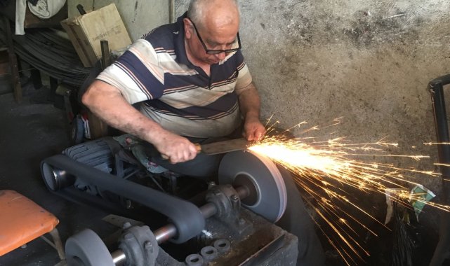 Vatandaş bıçakçı kuyruğunda