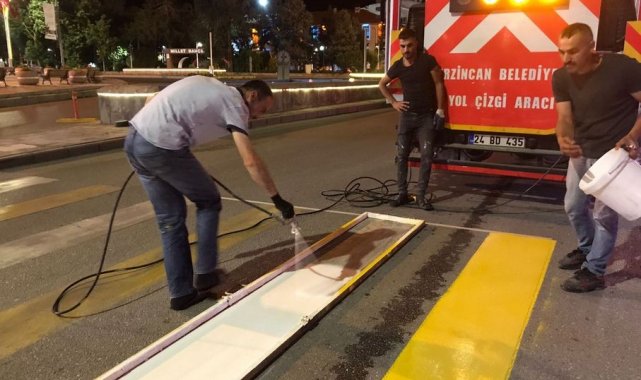 Yaya geçitleri boyanıyor
