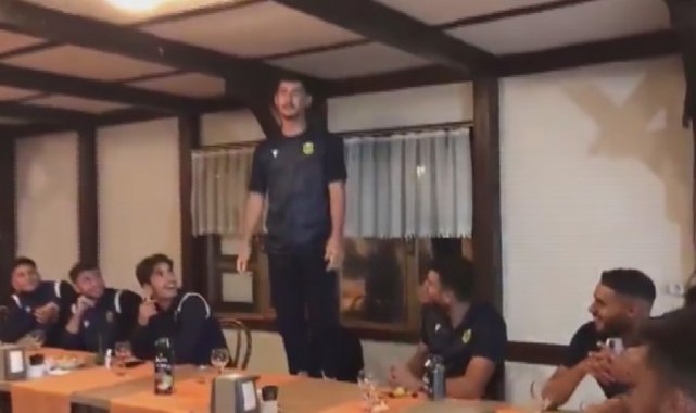 Yeni Malatyasporlu futbolculardan şarkı performansı