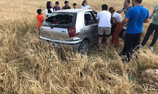 Yoldan çıkan otomobil tarlaya uçtu: 3 yaralı