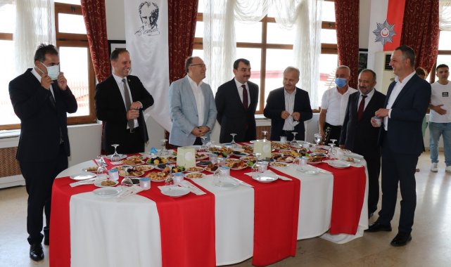 Zonguldak'ta protokol bayramlaştı