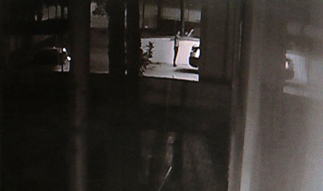 112 istasyonuna ve ambulansa saldırı güvenlik kamerasında