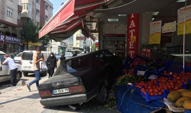 17 yaşındaki sürücü otomobille şarküteri dükkanına girdi