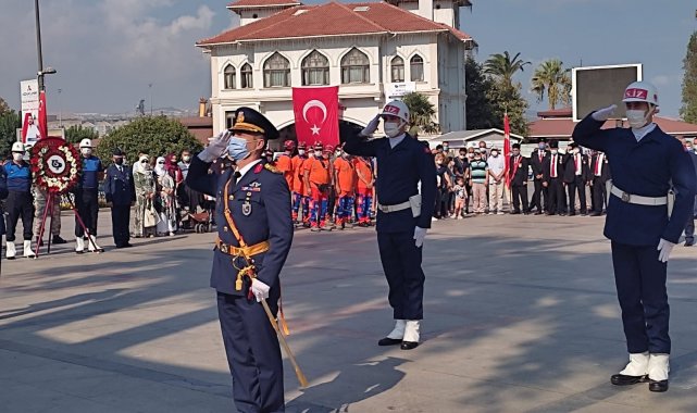 30 Ağustos zaferi çelenk sunma töreniyle kutlandı