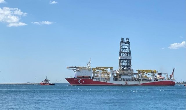 &#039;Yavuz&#039; sondaj gemisi Karadeniz&#039;e açılmak üzere İstanbul Boğazı&#039;na giriş yaptı