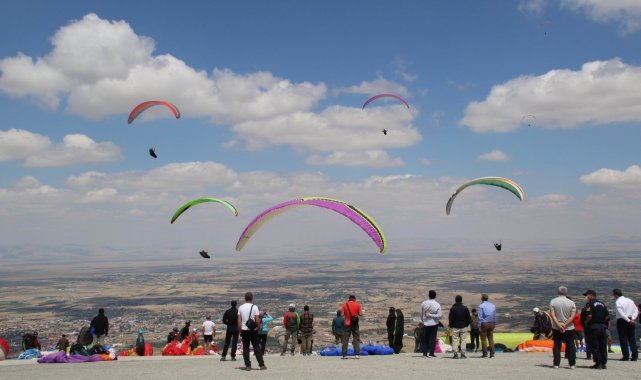 8. Akşehir XC Open Türkiye Yamaç Paraşütü başladı