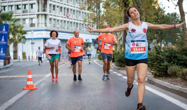 9 Eylül İzmir Yarı Maratonu&#039;na rekor katılım