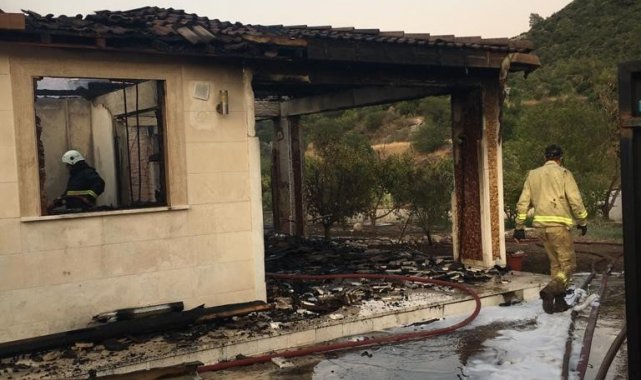 Adrasan&#039;da yanan ev kullanılamaz hale geldi