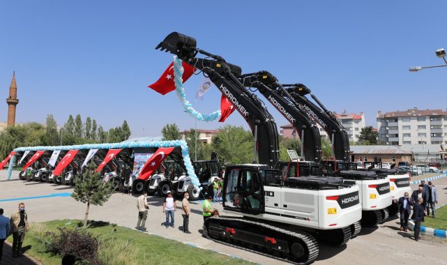 Ağrı İl Özel İdaresi filosuna 12 yeni iş makinası eklendi