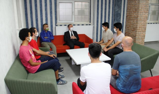 Ağrı Milli Eğitim Müdürü Kökrek, e-sınav ve bilim merkezini ziyaret etti